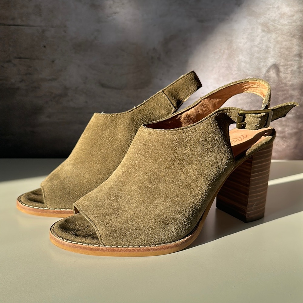 Madewell The Carey Sandal in Suede size 6 1/2 Green G1980